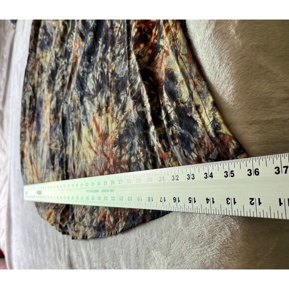 Vintage-Inspired Floral Pattern Long Sleeve Dress With Gold Embroidered Applique - Picture 7 of 10